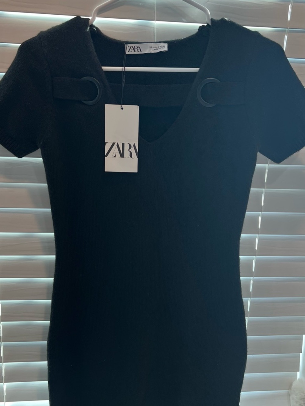 Zara Black V-Neck Short Sleeve Knit Tunic with Ring Detail